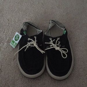 NEW WITH TAGS Sanuk shoes